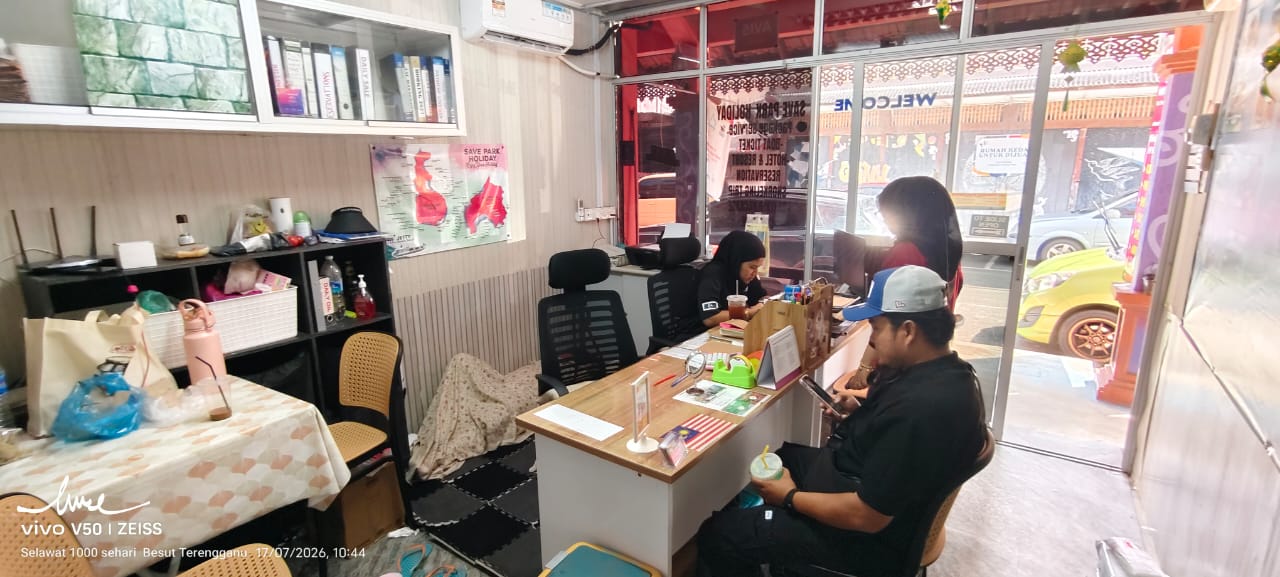 Save Park Holiday staff assisting travellers at the counter